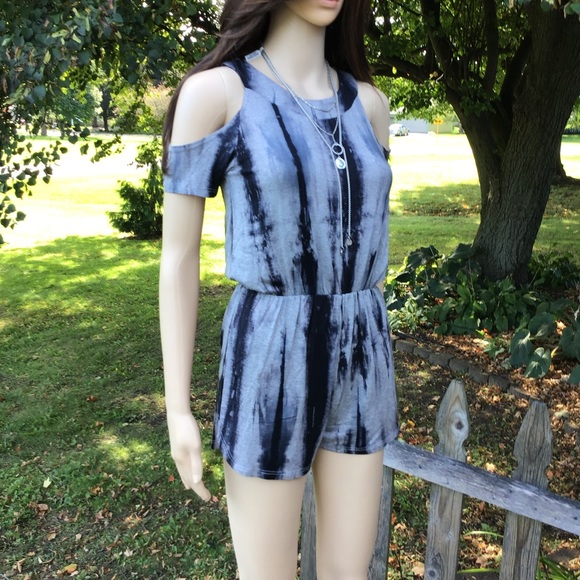 Sale COLD SHOULDER GRAY & BLACK ROMPER - Picture 2 of 7